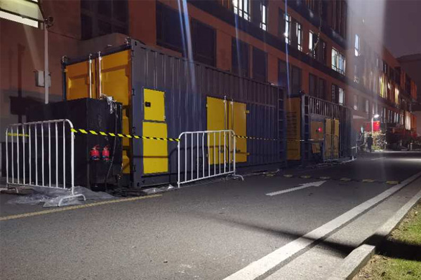 长岭柴油发电机组的输出电压是如何调节的？