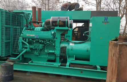 长岭发电机组如何判断水冷式机油散热器内部是否需要清洗？